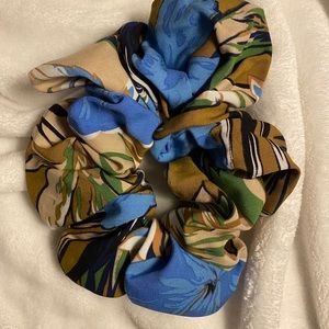Vintage Scrunchie (single, blue/ tan pattern)